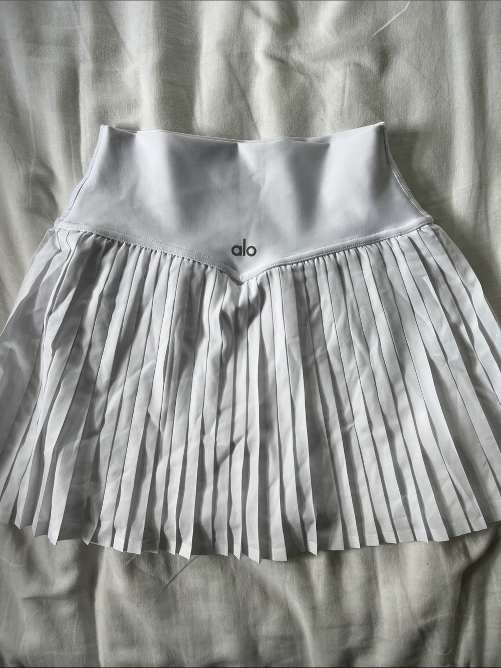 ALO Yoga White Pleated Tennis Skirt - Picture 3 of 4